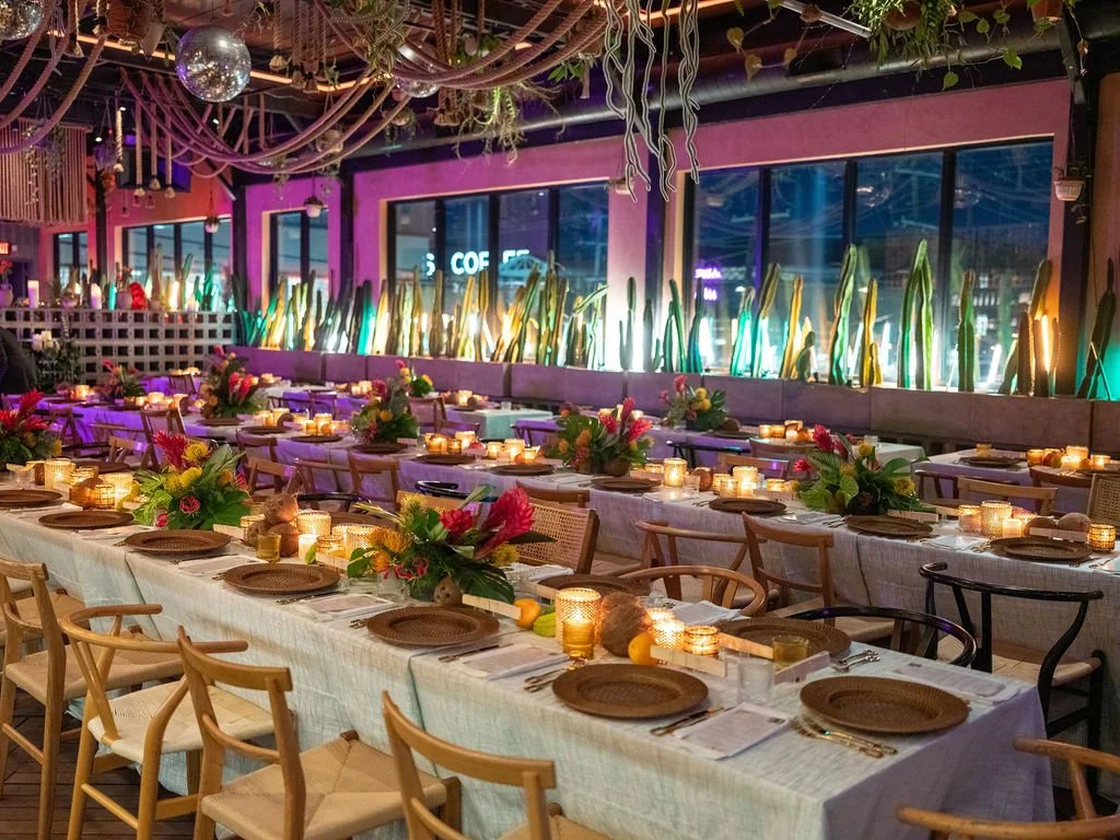Elegant, tropical table settings in a warmly-lit room